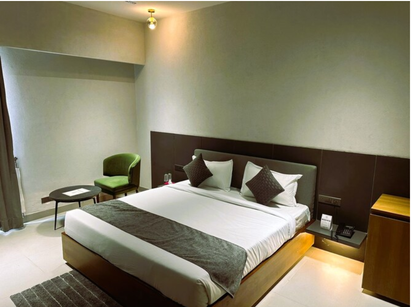 Court Regalia Super Deluxe Room With Wifi 3