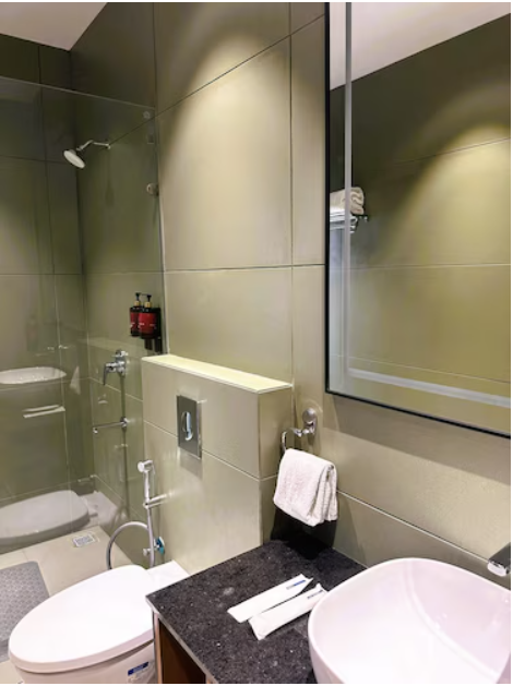 Court Regalia Executive Room With Wifi 3