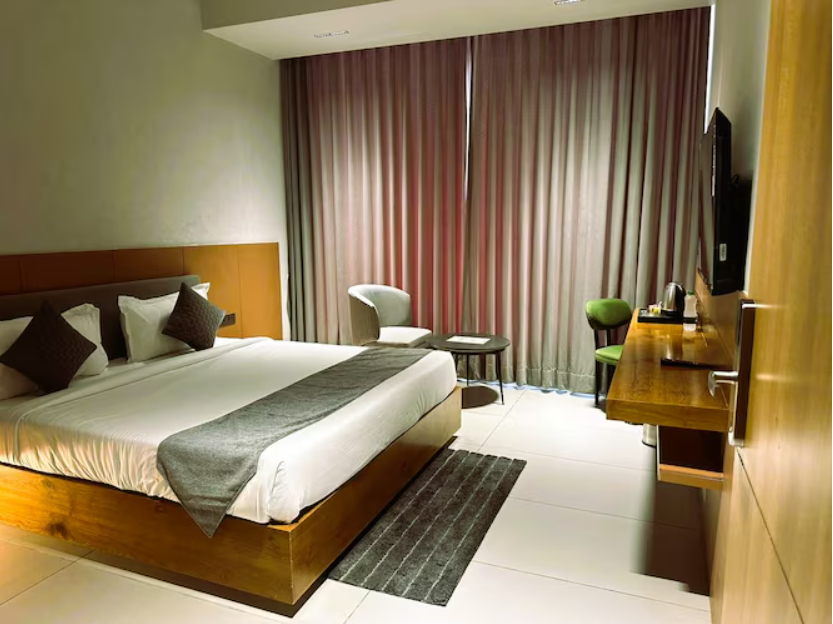 Court Regalia Deluxe Room With Wi-Fi 2