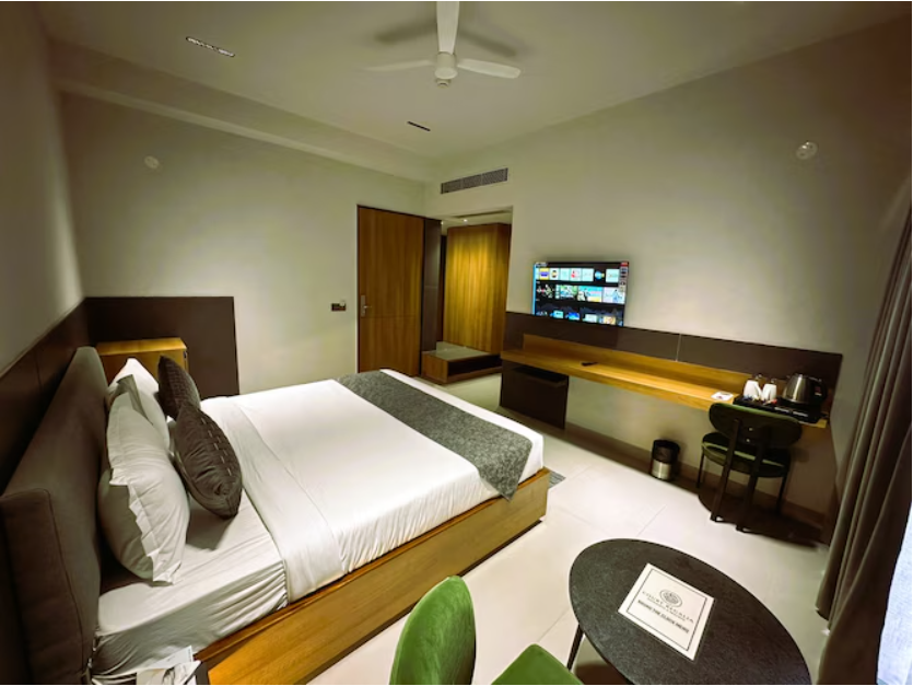 Court Regalia Super Deluxe Room With Wifi 4
