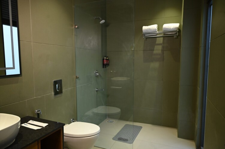 Court Regalia Executive Room With Wifi 4