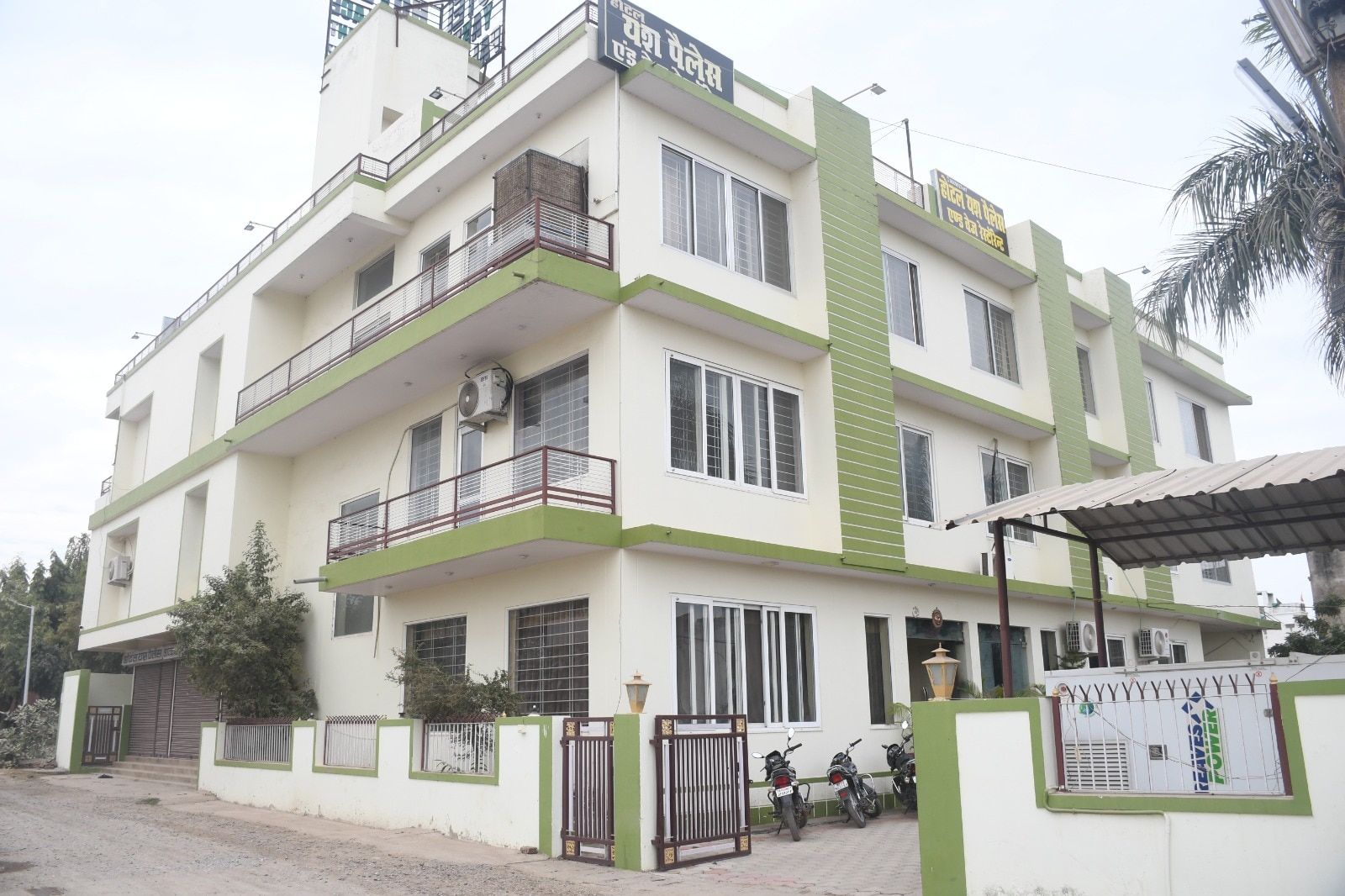  Hotel Yash palace & OK Veg Resturant