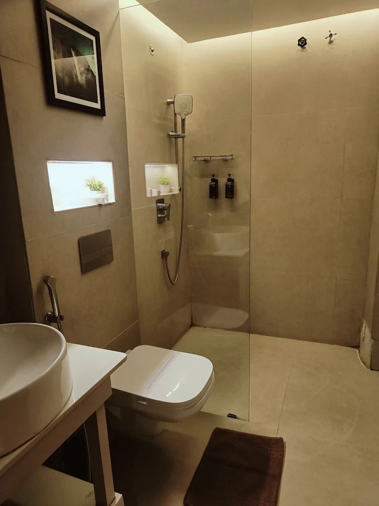 Hotel Capital Luxury Suites STANDARD ROOM - TWIN BEDDED 4