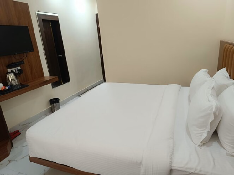 Hotel Paramveer Standard Room 3