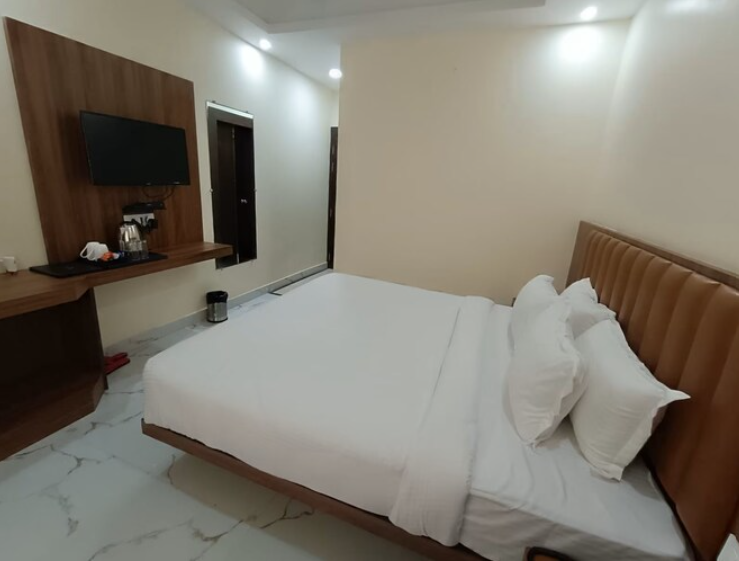 Hotel Paramveer Standard Room 2