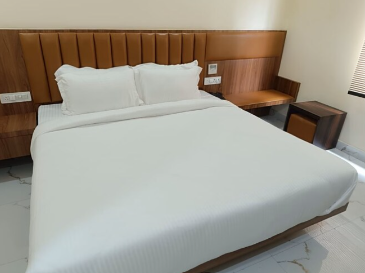 Hotel Paramveer Standard Room