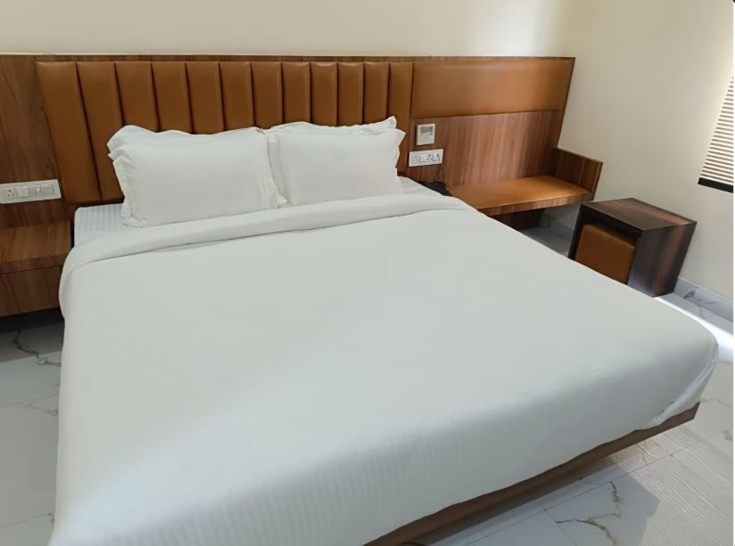 Hotel Paramveer Standard Room 6