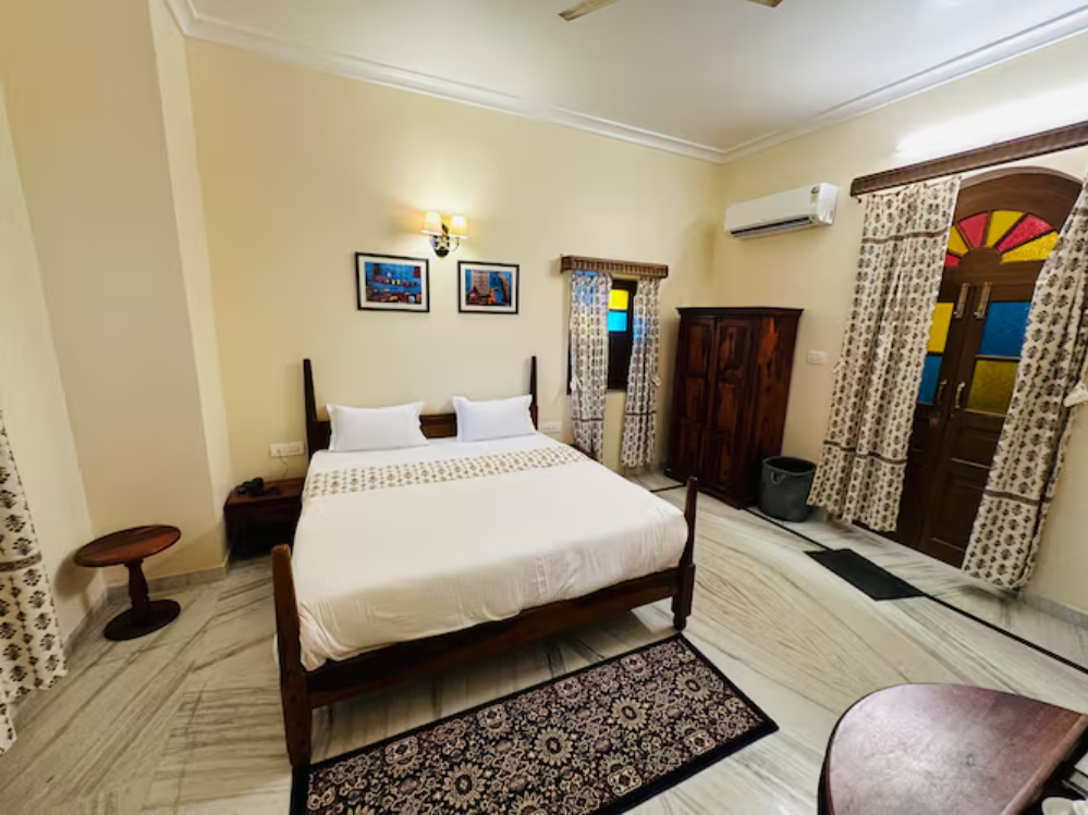 HERITAGE CLASSIC ROOM