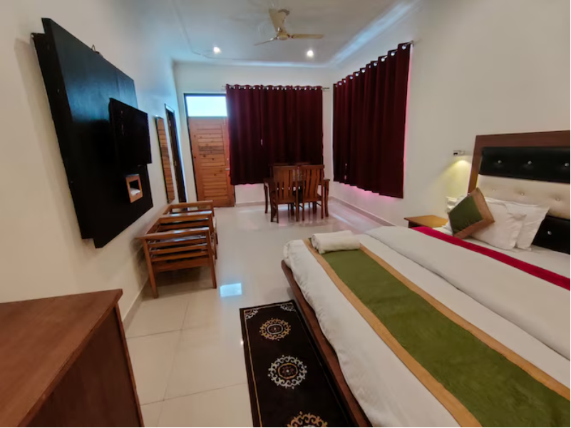 Deluxe Room without Balcony (No View)