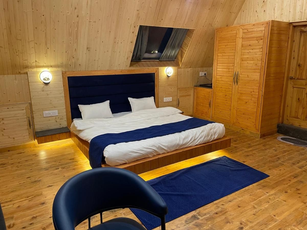 Family Room with Mountain View