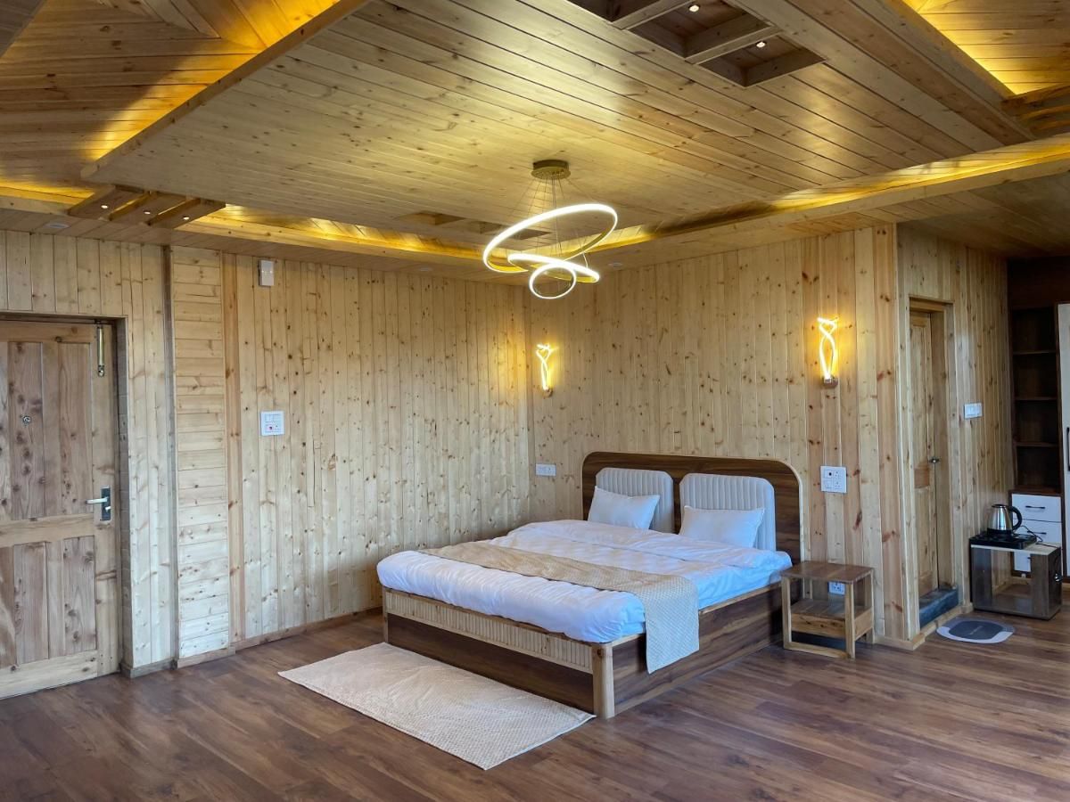 Suite with Mountain View (201)