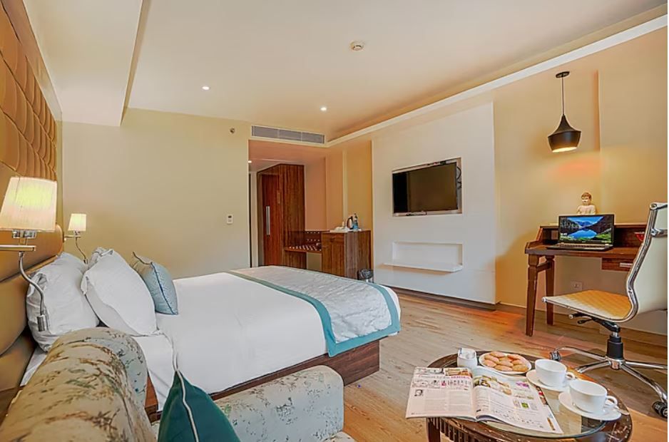 DELUXE VALLEY VIEW WITH BALCONY ROOM