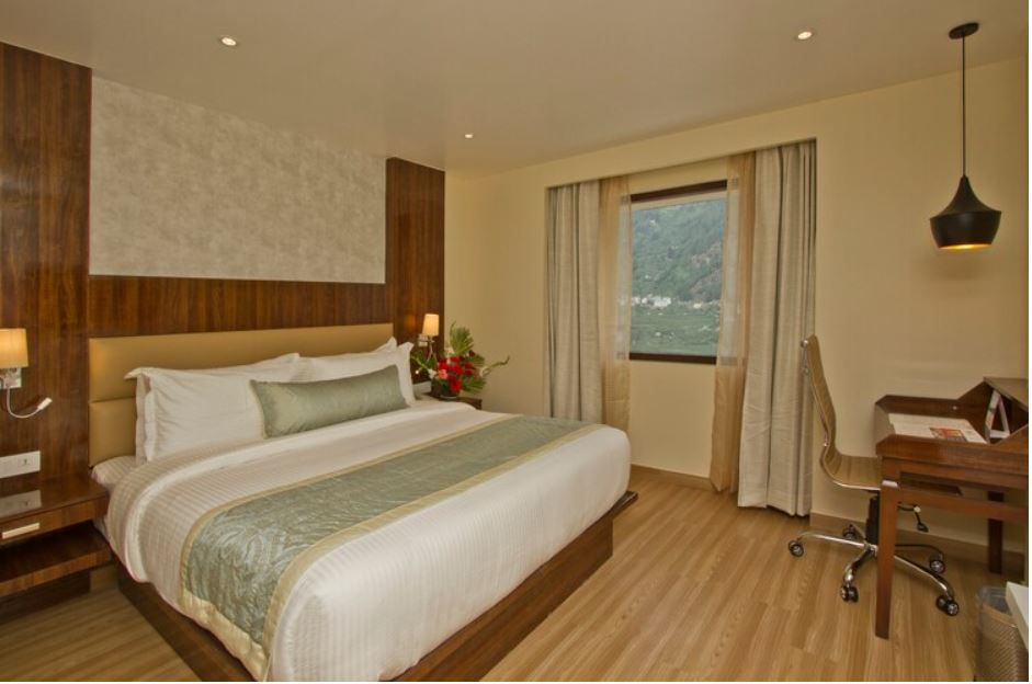 EXECUTIVE SUITE VALLEY VIEW ROOM
