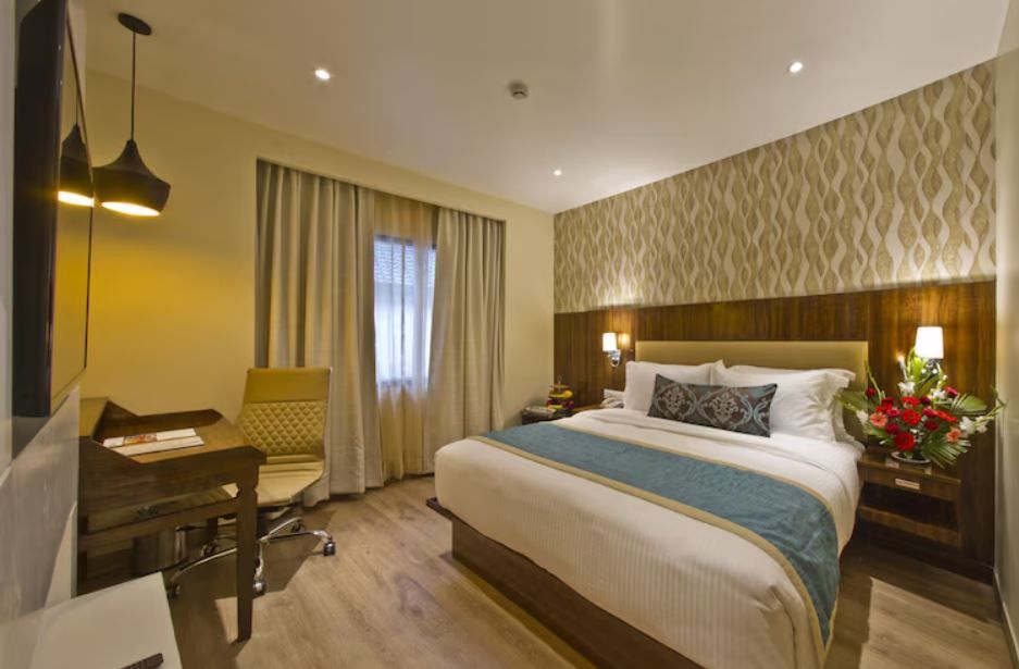 SUPERIOR VALLEY VIEW ROOM