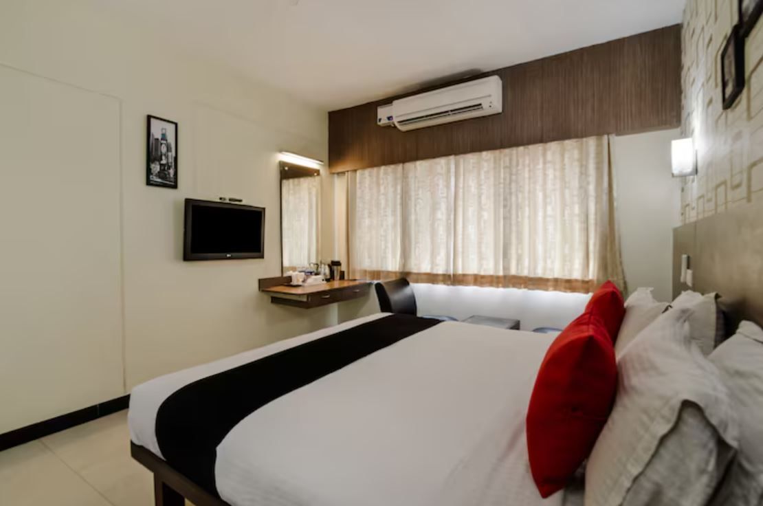 Deluxe Room AC