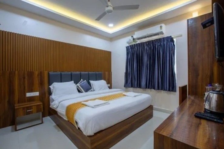 Deluxe Double Bed AC