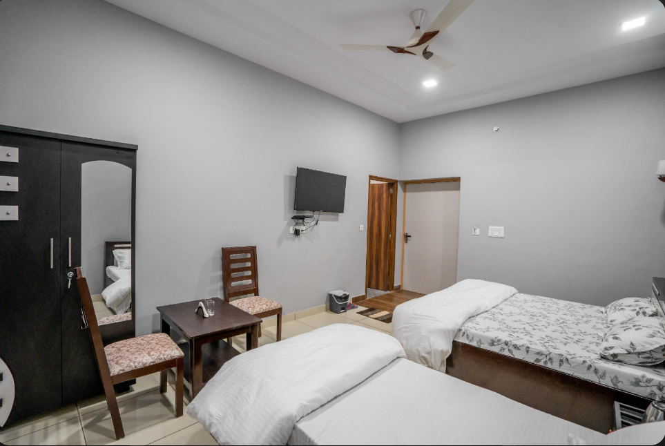 DELUXE ROOM WITH GARDEN VIEW