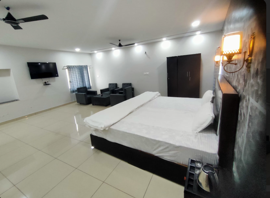 DELUXE ROOM WITH GARDEN VIEW