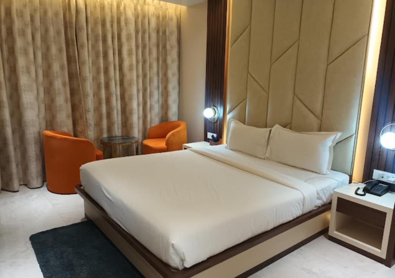 The Grand Embassy Hotel Deluxe room 2