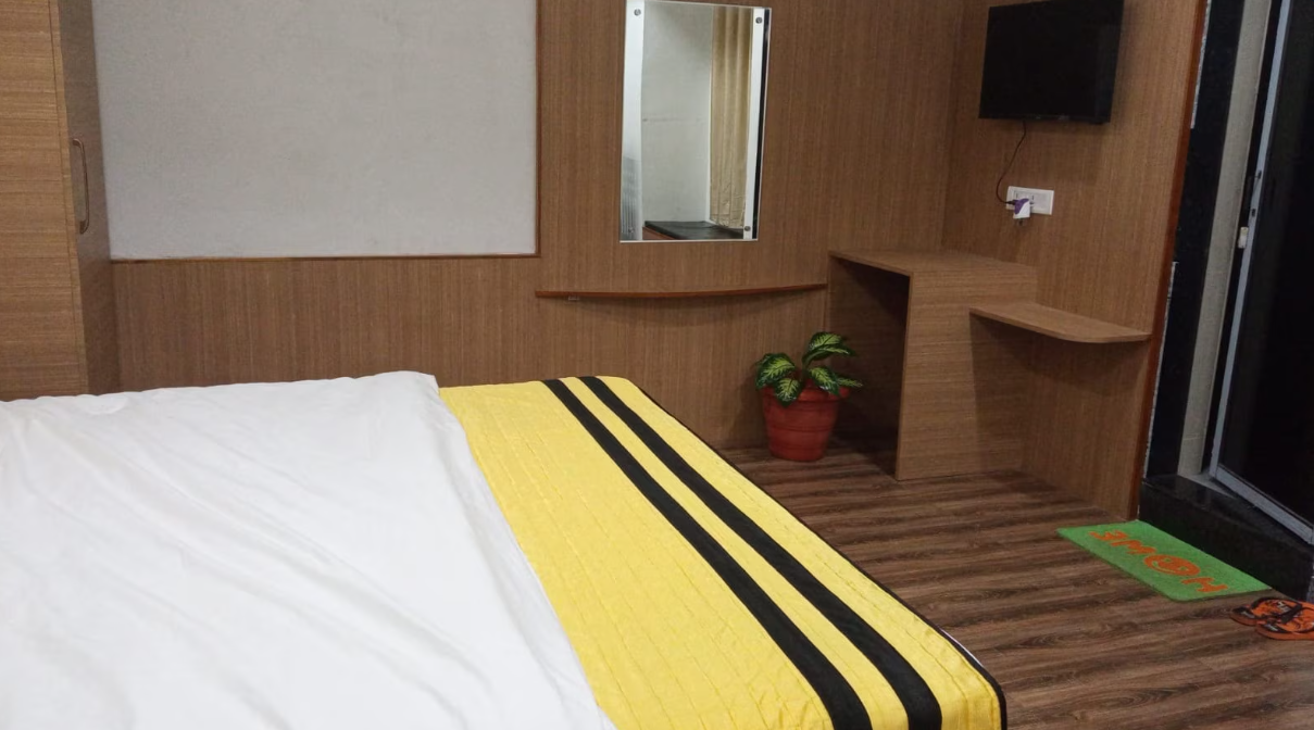 Hotel Daksh Gold Room 5