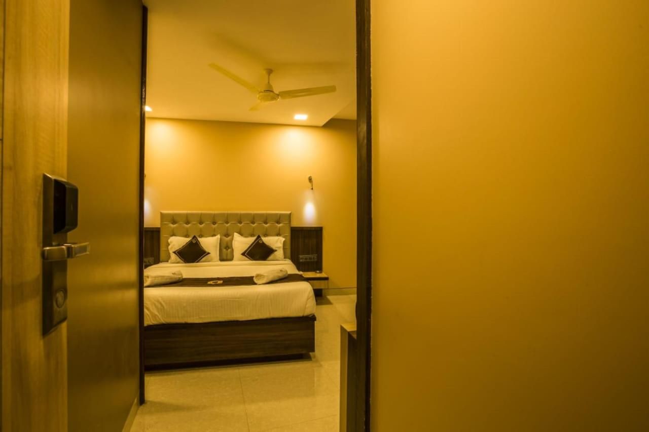Hotel Golden Crown
