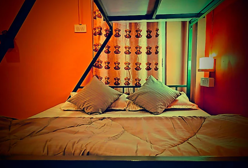 6 Bedded Mixed Dormitory