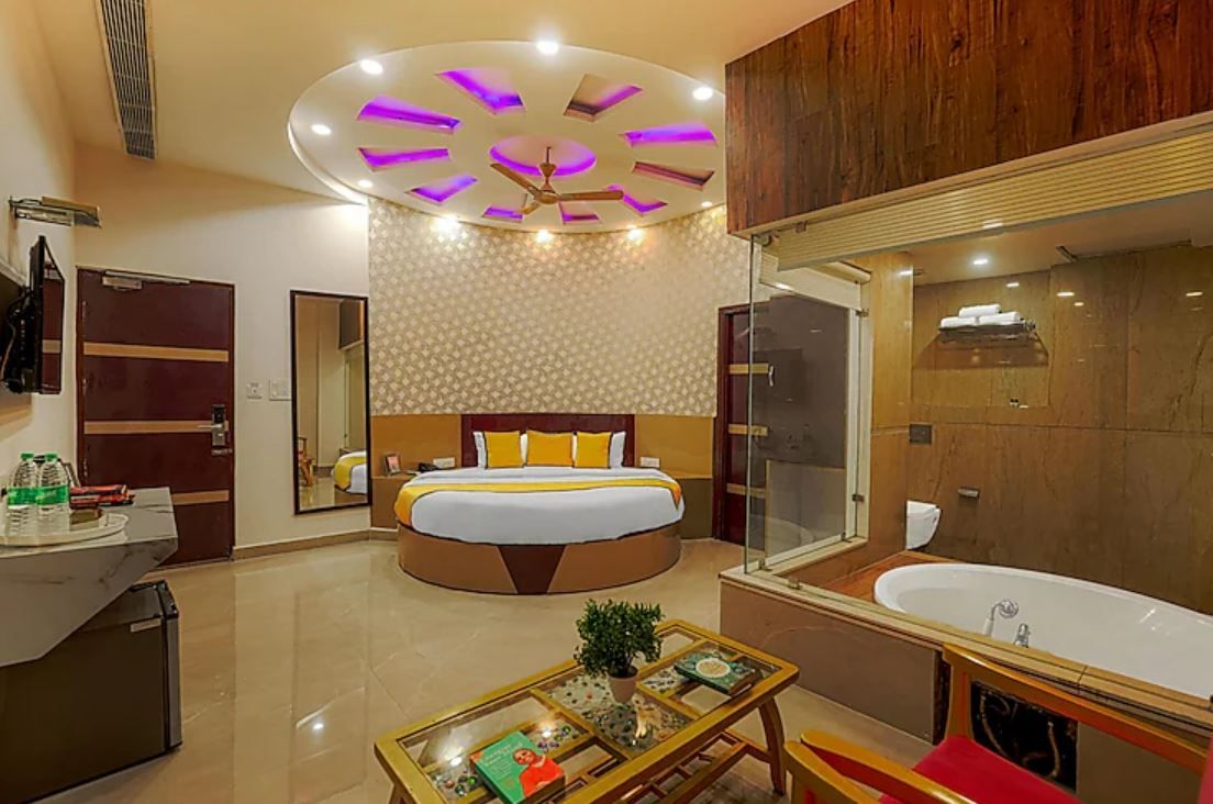 Luxury Room with Bathtub