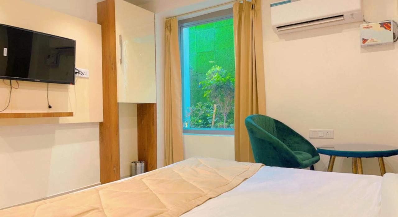 Deluxe Room With Garden View and Window