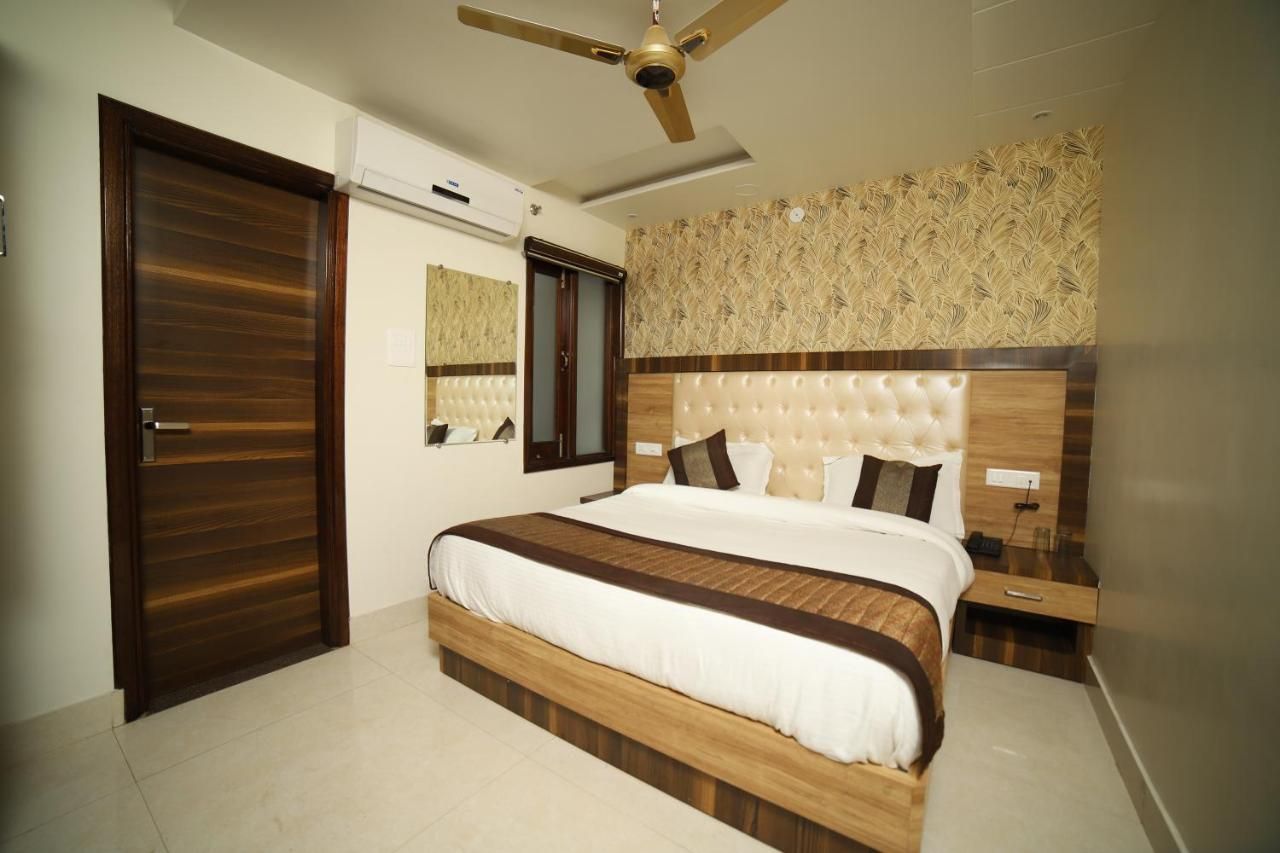 Hotel Om Sai	Amritsar Deluxe Room