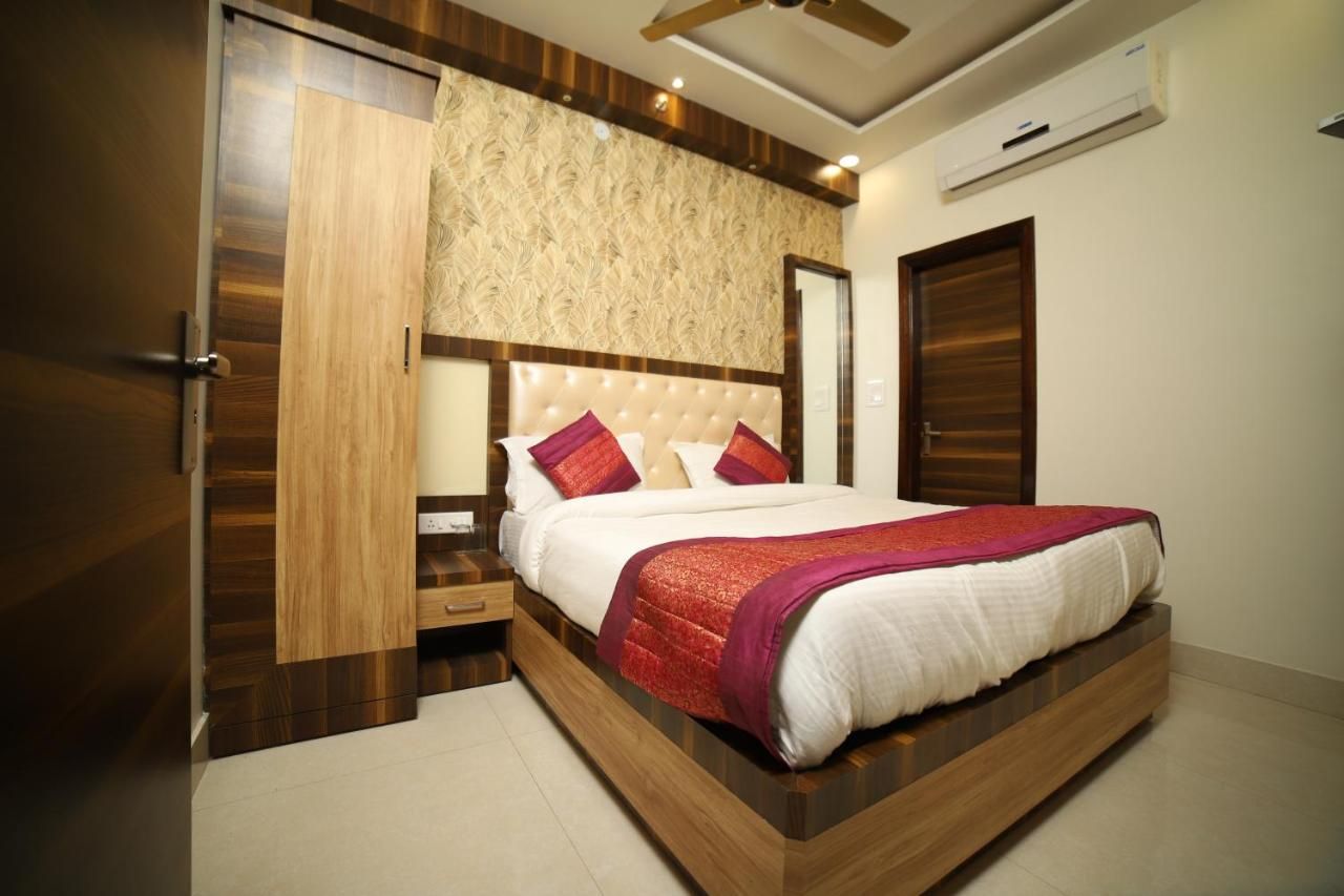 Hotel Om Sai	Amritsar Deluxe Room 3