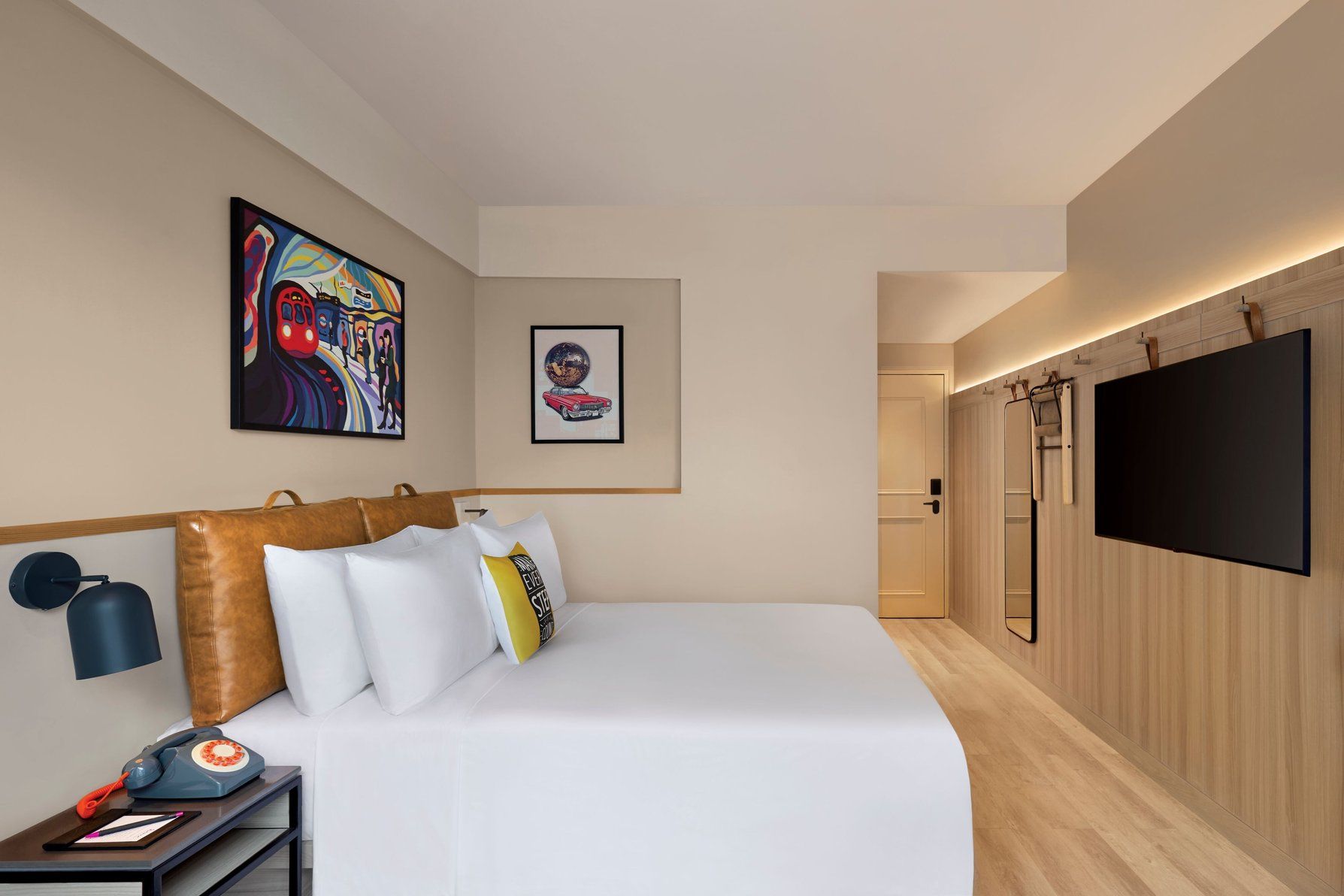 Moxy Queen, Guest room, 1 Queen, City view