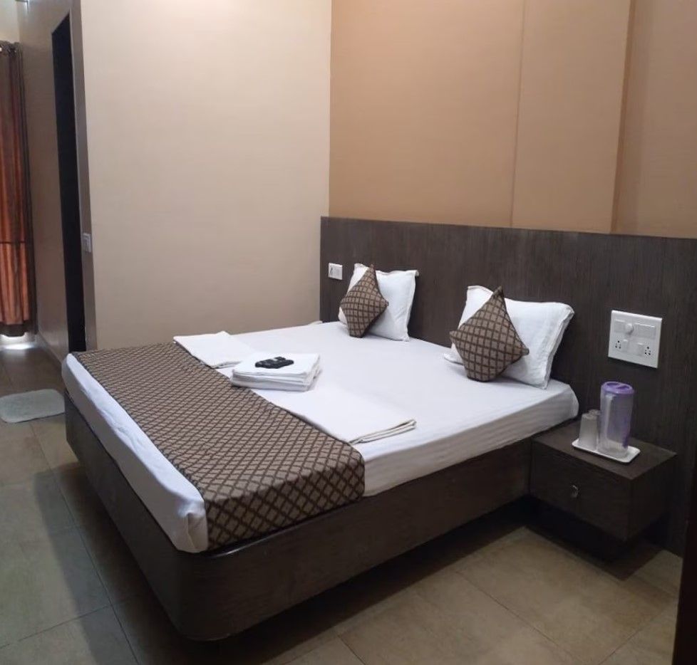 Double Bed AC
