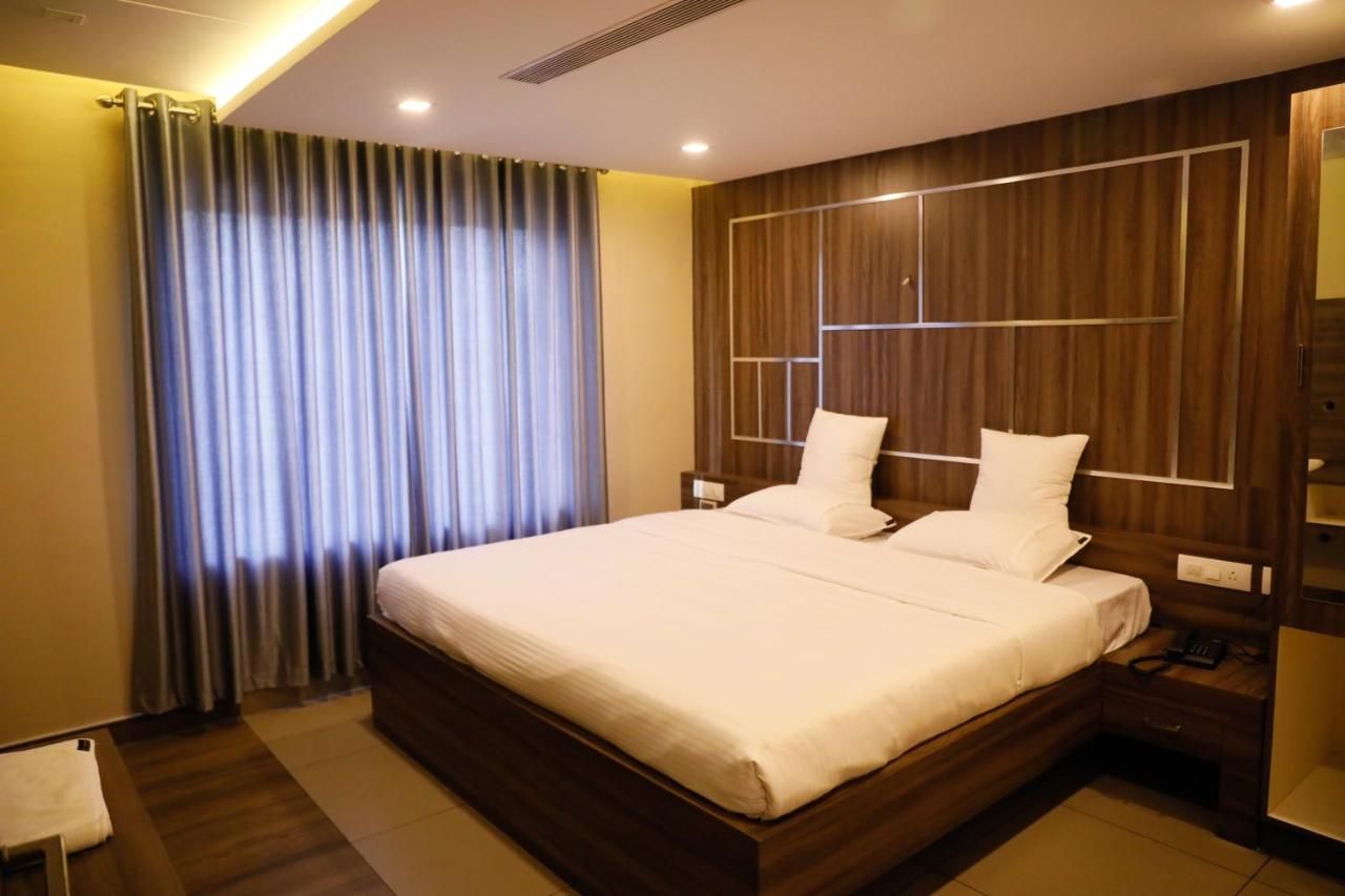 Hotel Uc Plaza Deluxe AC Room 4