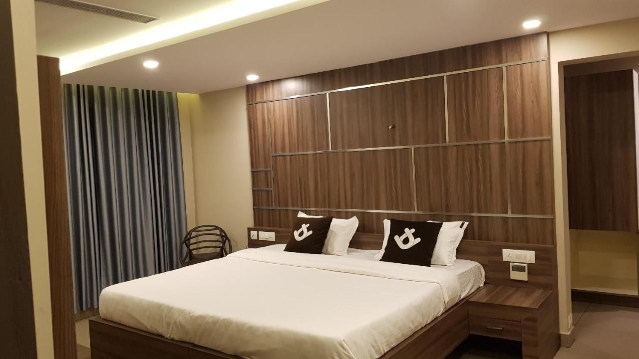 Hotel Uc Plaza Deluxe AC Room