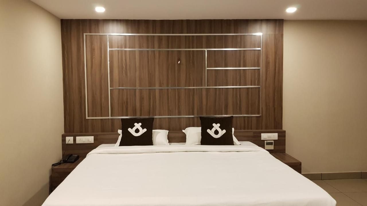 Hotel Uc Plaza Deluxe AC Room 2