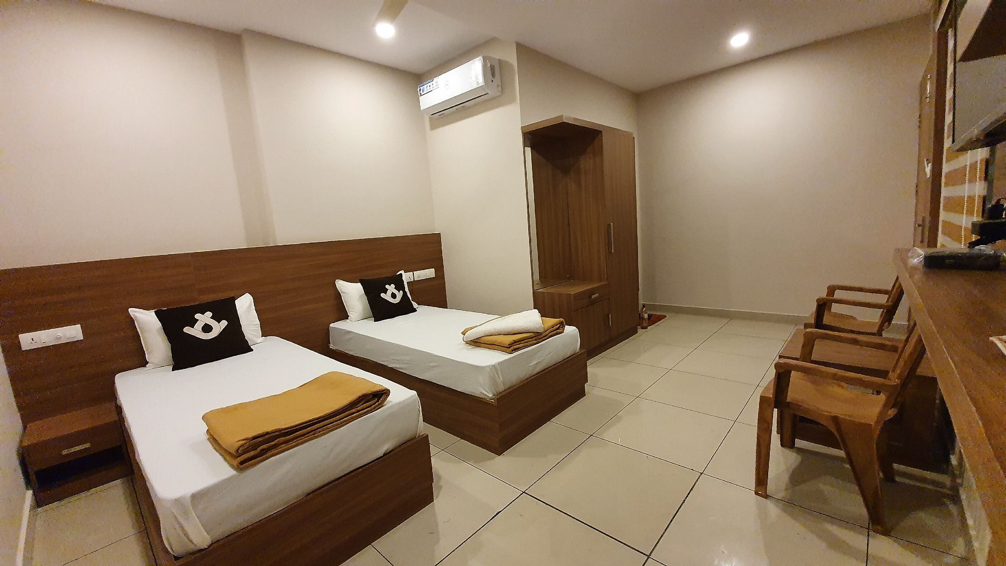 Hotel Uc Plaza PREMIUM AC ROOM WITH BALCONY 3