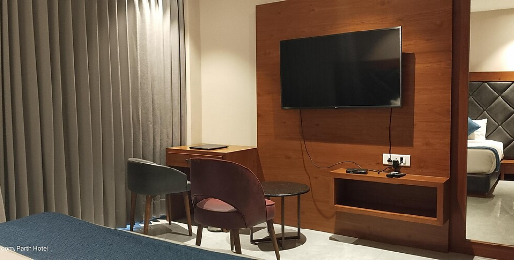 Hotel Parth Deluxe Room 6
