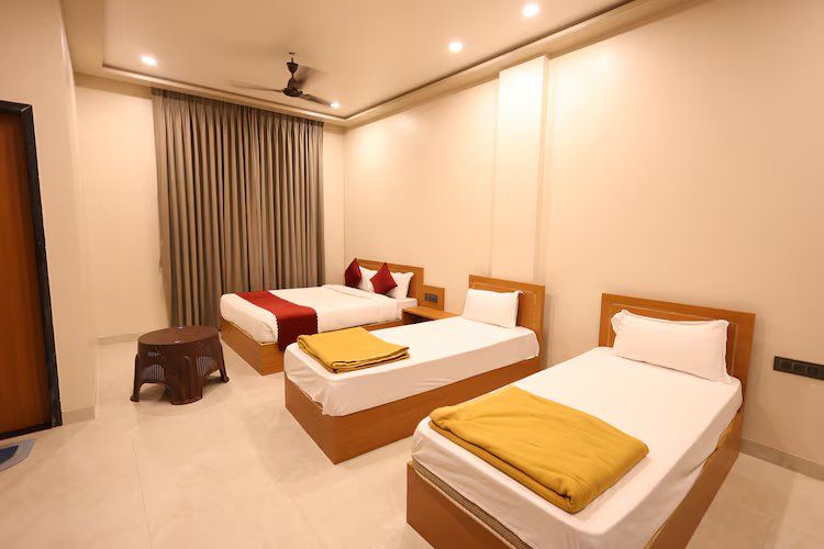 The Tri Arrow Family Room ( 1 Double Bed 2 Twin Bed 4 Pax ) 2