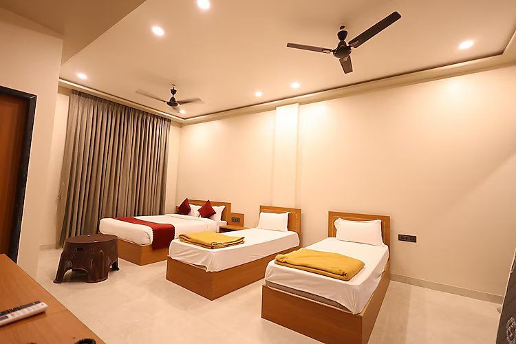 The Tri Arrow Family Room ( 1 Double Bed 2 Twin Bed 4 Pax ) 3