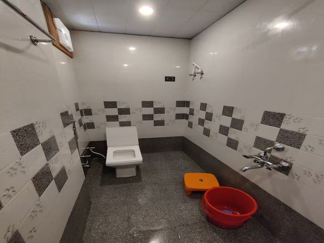 Deluxe Triple Room ( 1 Double Bed and 1 Single Bed )