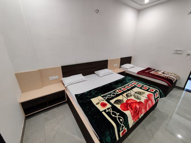Shree Radhe Mohan Hotel and Resort , Khatu Deluxe Triple Room ( 1 Double Bed and 1 Single Bed )