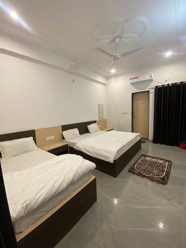 Family Suite Room ( 3 Double Bed 6 Pax )