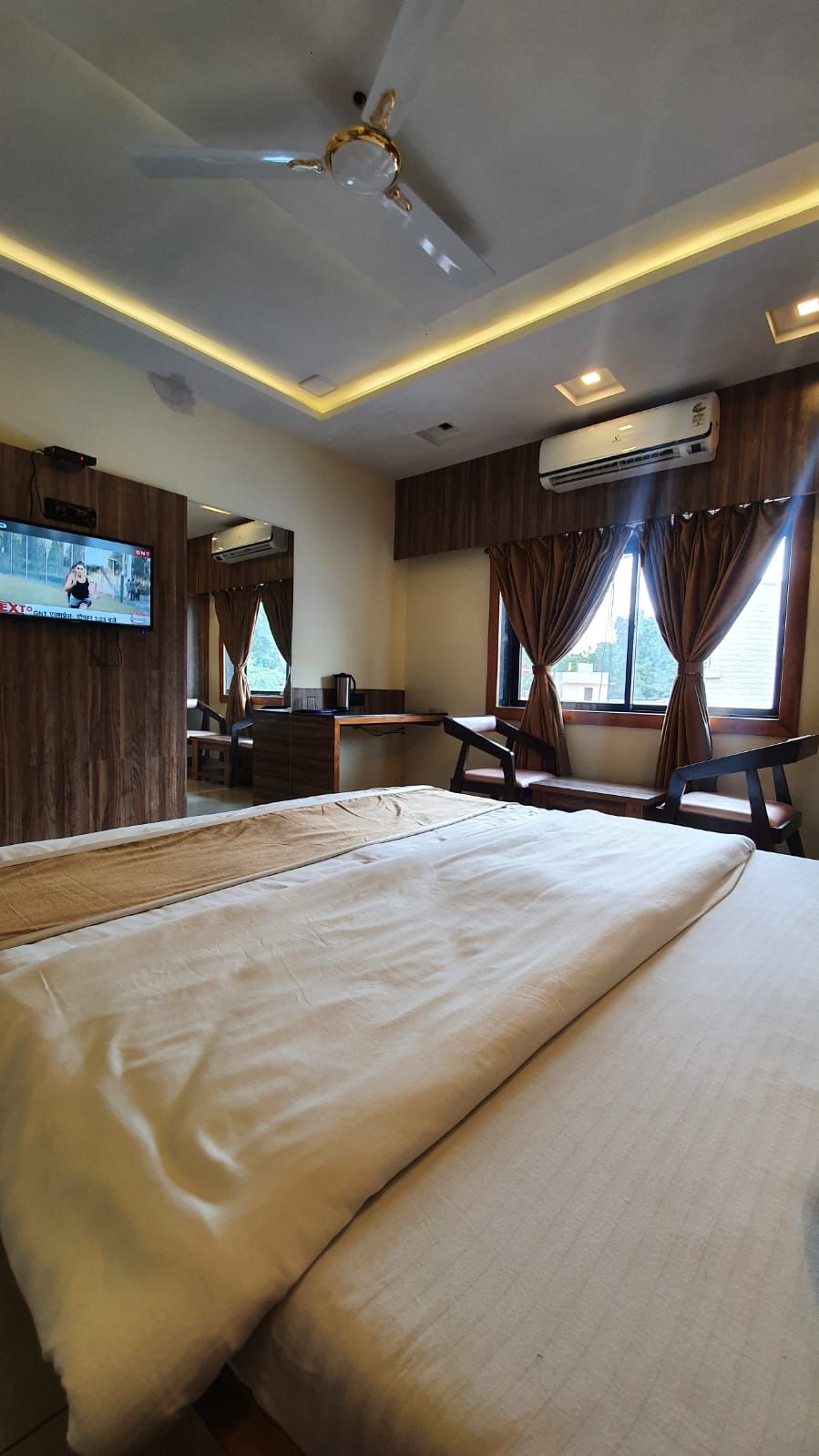 Deluxe Double Bed Room With Mountain View Room