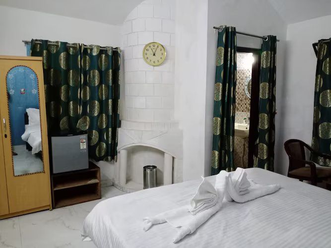 Deluxe AC Room