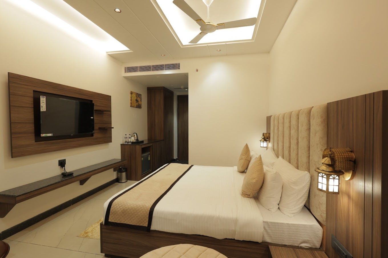 SNJ TAJ GRAND Deluxe Room 2