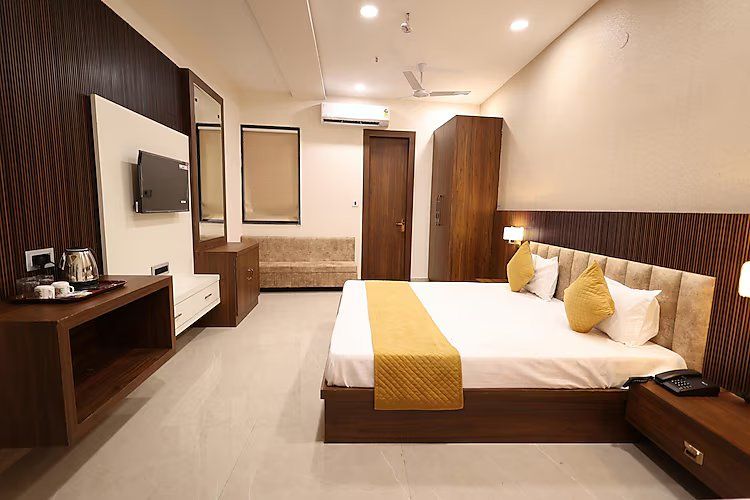 EXECUTIVE ROOMS