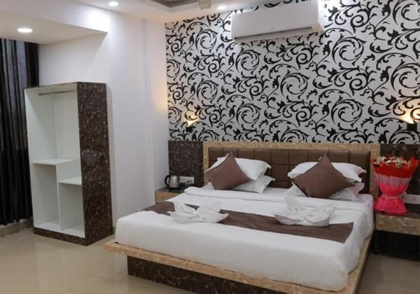 Sairaah Golden Suites Studio Room-Complimentary Shuttle Pickup and Drop to Sai Baba Temple (Gate 2) 2