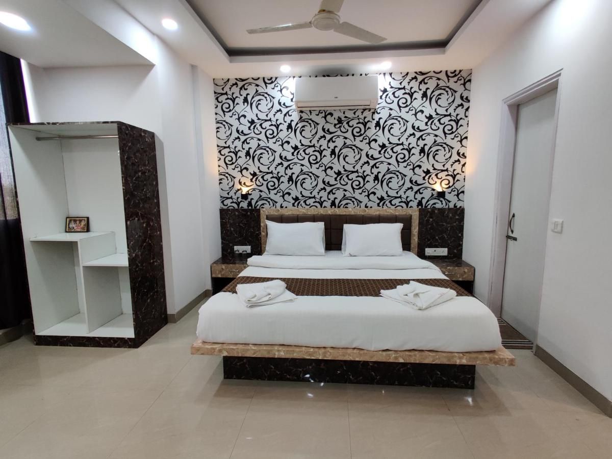Sairaah Golden Suites Studio Room-Complimentary Shuttle Pickup and Drop to Sai Baba Temple (Gate 2) 5