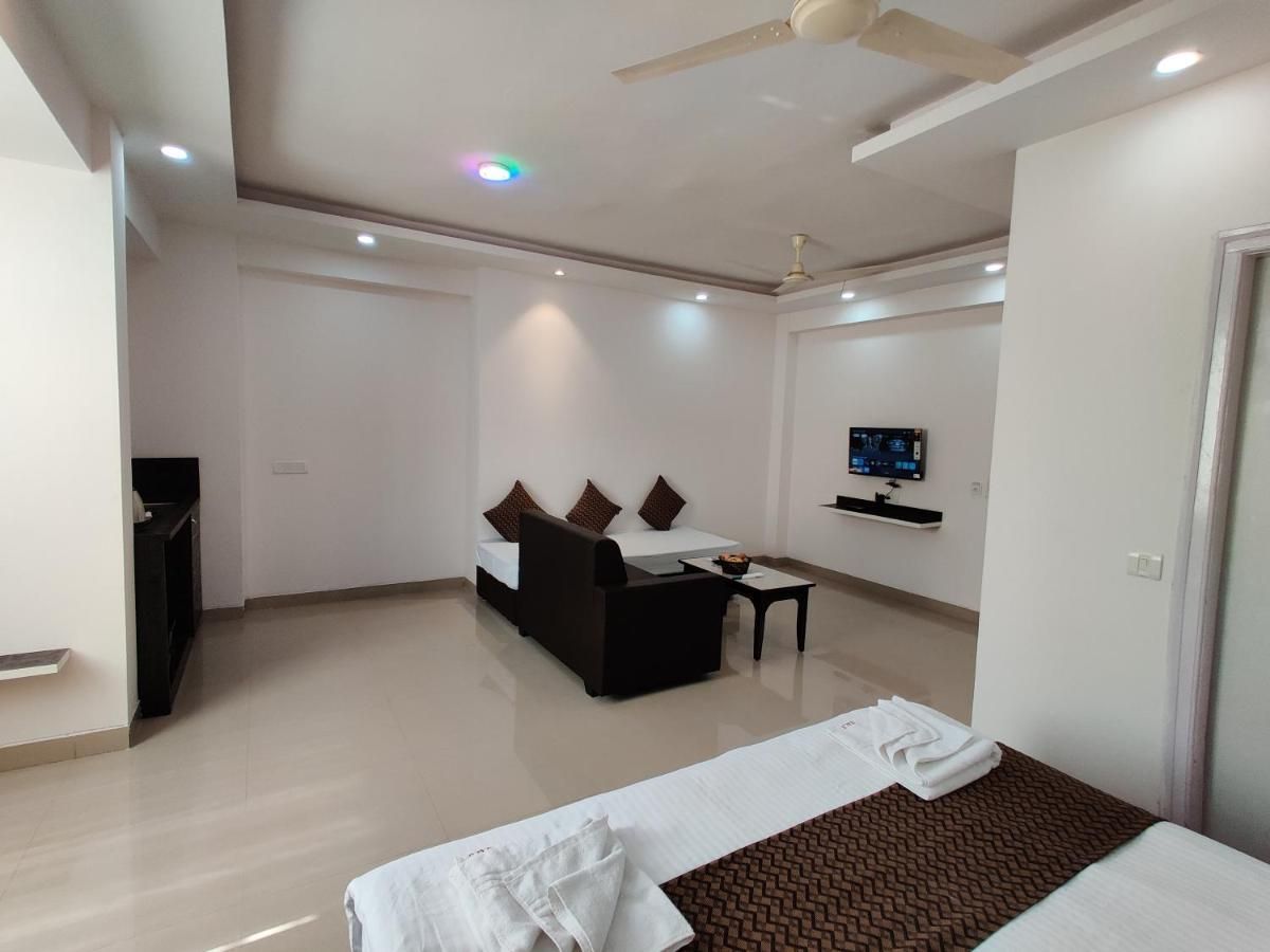 Sairaah Golden Suites Studio Room-Complimentary Shuttle Pickup and Drop to Sai Baba Temple (Gate 2) 11