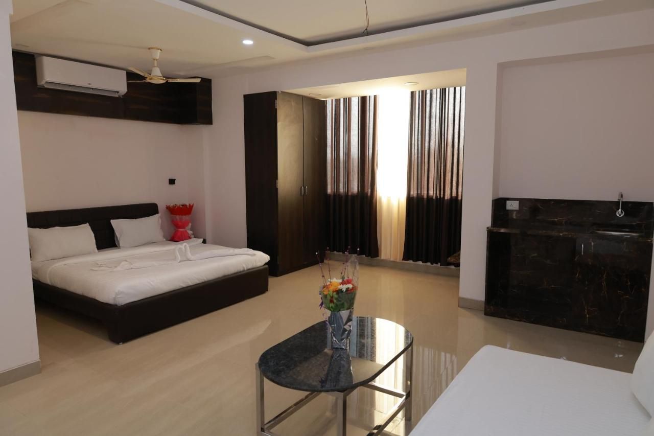 Sairaah Golden Suites Studio Room-Complimentary Shuttle Pickup and Drop to Sai Baba Temple (Gate 2) 6